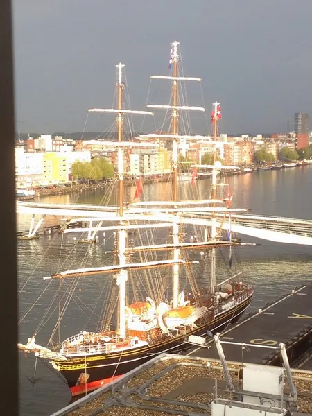 Amsterdam_Attorneys_row_103