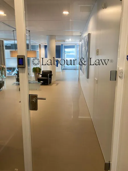 Amsterdam_Attorneys_row_565