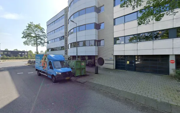 Amsterdam_Attorneys_row_723