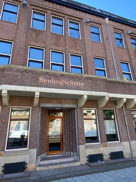 Amsterdam_Attorneys_row_728