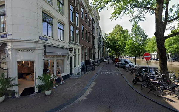 Amsterdam_Attorneys_row_741