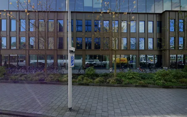 Amsterdam_Attorneys_row_777