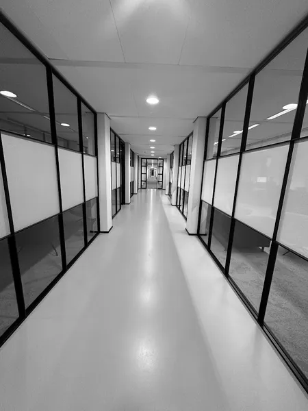 Amsterdam_Attorneys_row_891