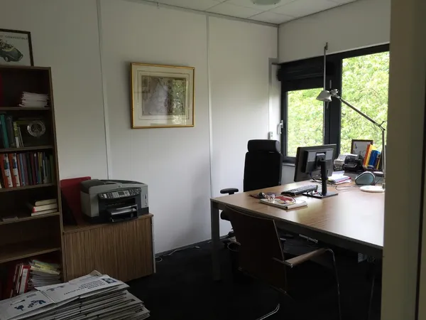 Amsterdam_Attorneys_row_906