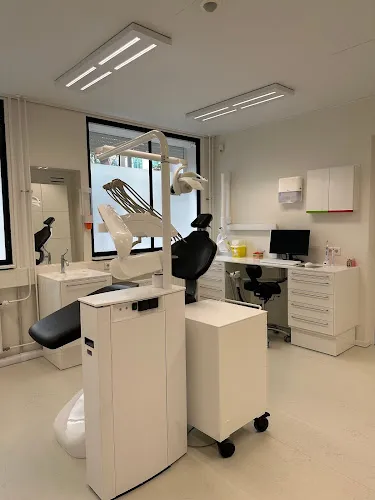 Amsterdam_Dentists_row_15