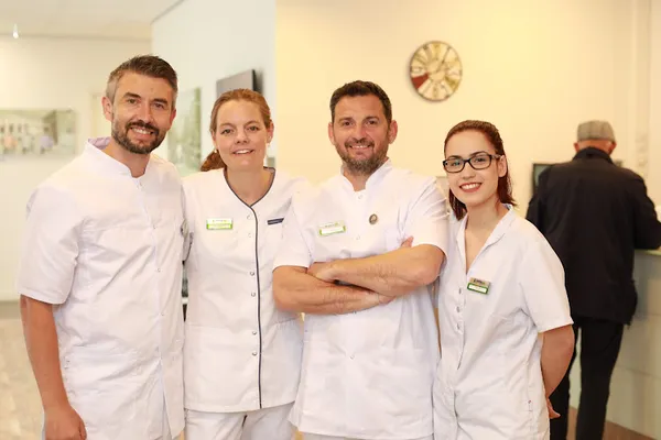 Amsterdam_Dentists_row_188