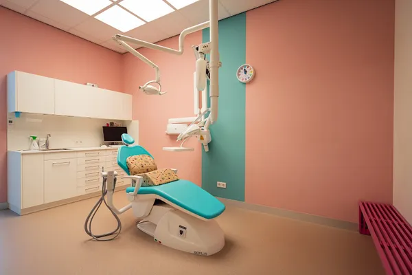 Amsterdam_Dentists_row_190