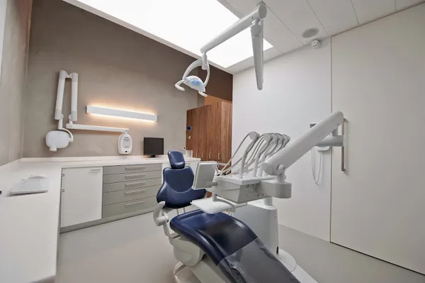 Amsterdam_Dentists_row_218