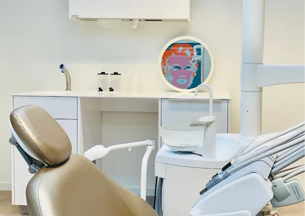 Amsterdam_Dentists_row_246