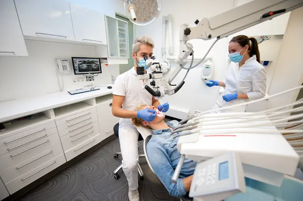 Amsterdam_Dentists_row_274