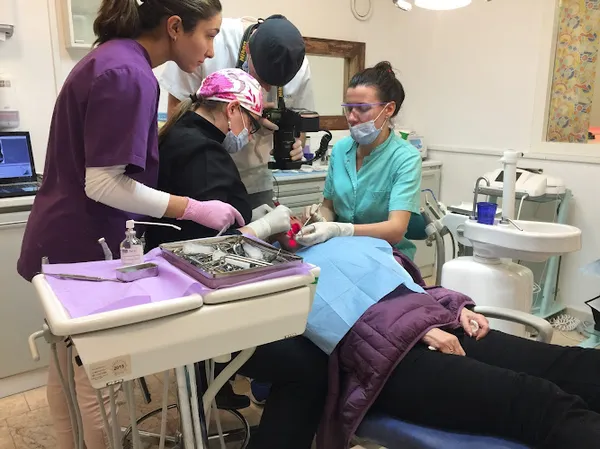 Amsterdam_Dentists_row_29