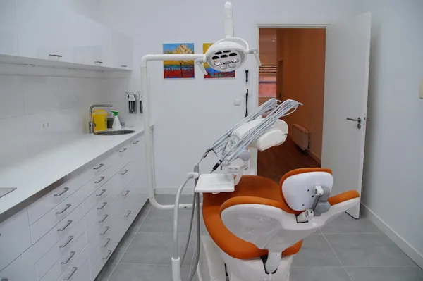 Amsterdam_Dentists_row_299