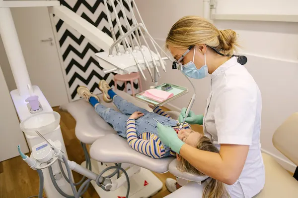 Amsterdam_Dentists_row_48