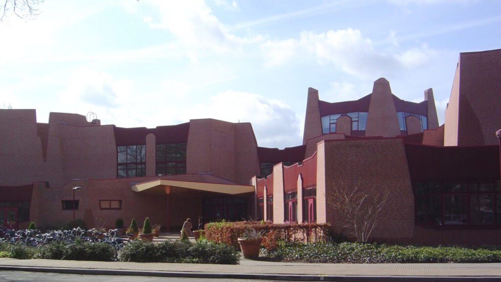 The International School of Amsterdam building on the Sportlaan in Amstelveen