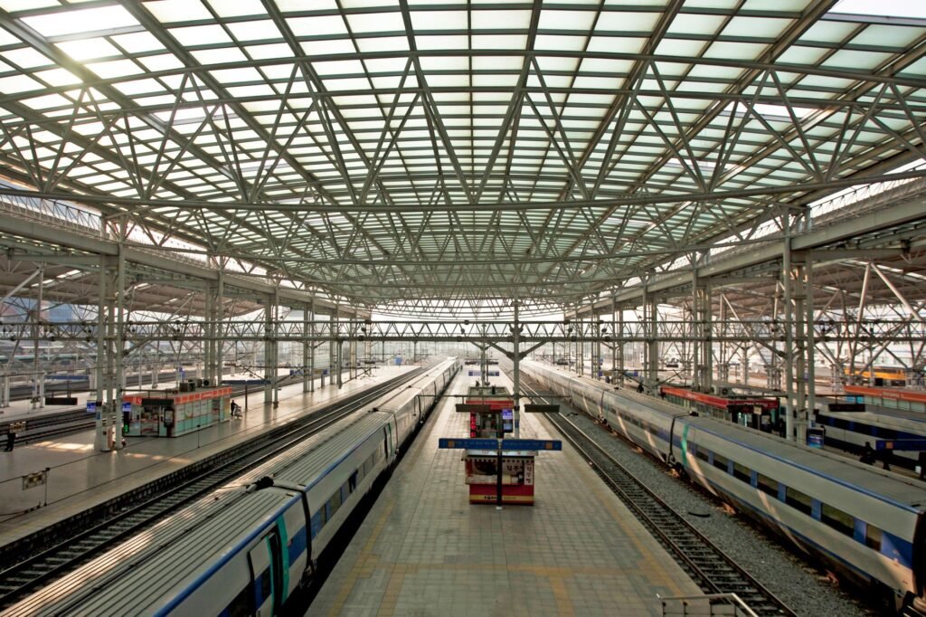 Amsterdam Train Travel Guide For First-Time Visitors