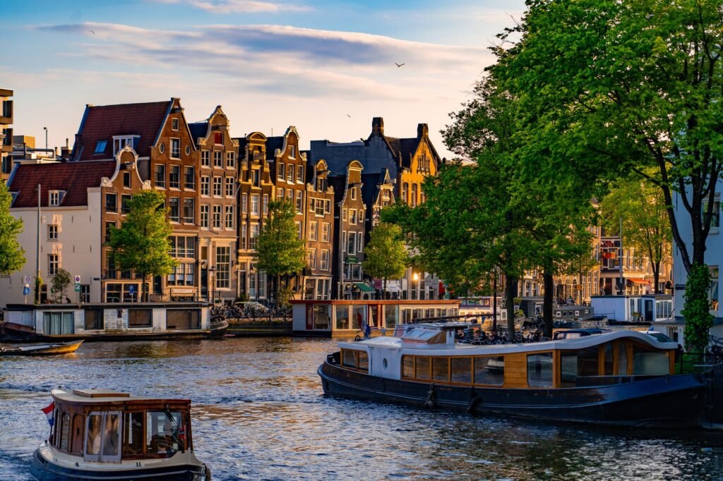 Romantic Places In Amsterdam for Couples