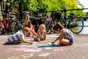 28-Amsterdam-street-play–candid-