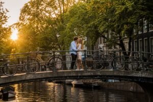 32-Amsterdam-romance–candid–a-c