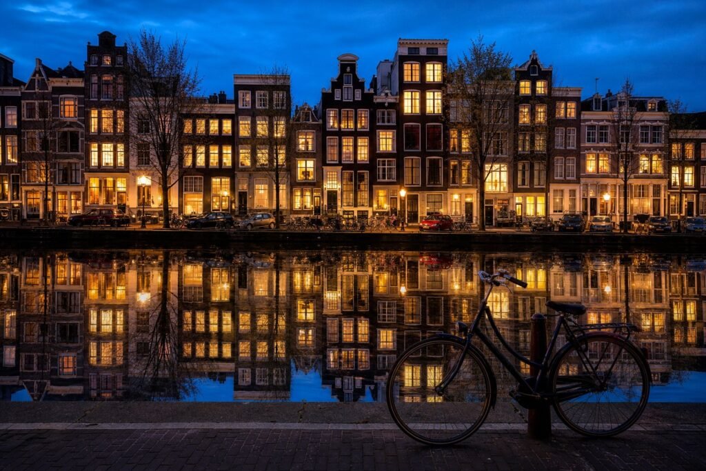 33-Amsterdam-blue-hour–photojour