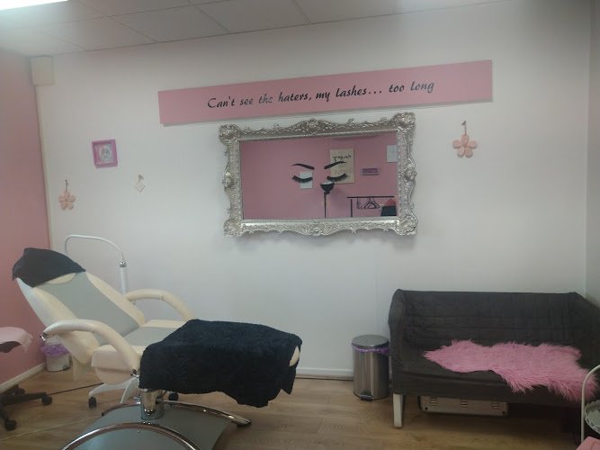 Eva’s BeautyBar/ Nails by Indira
