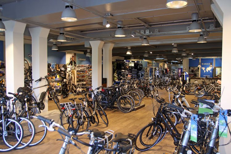 Giant Store van Bakel
