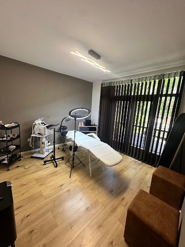 Hair & Beauty BY Amsterdam