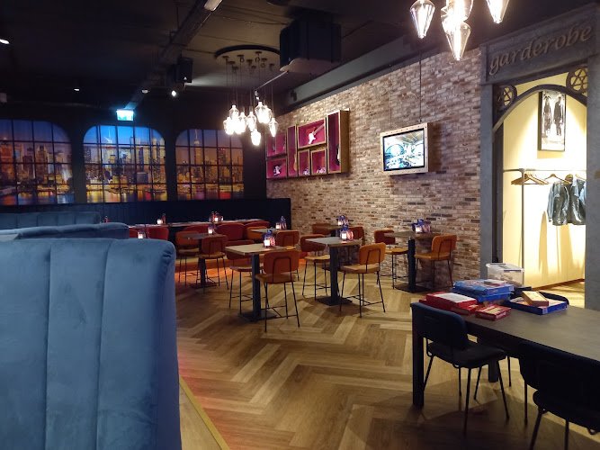 Hollywood Café