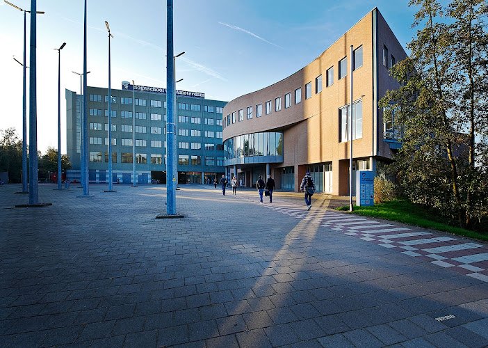 HvA Nicolaes Tulphuis (NTH) & Tania Leonhuis (TLH)