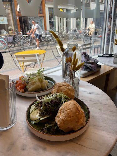 Lova – All Day Brunch & Breakfast