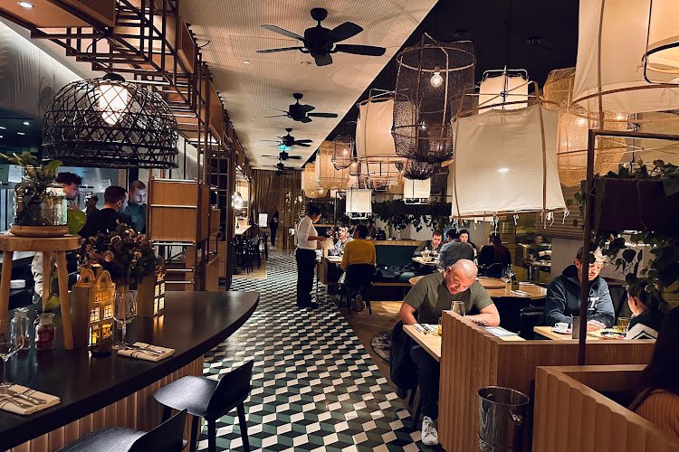 Mama Makan Restaurant & Bar