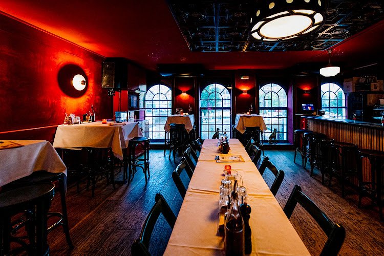 Oliva (restaurant & club)