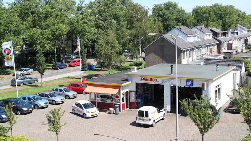 Riet Garagebedrijf J van