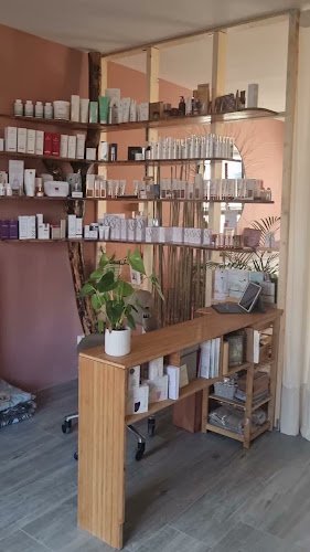 Silent Centre – Skin & Well-Being