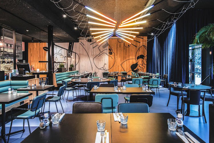 The Social Hub Amsterdam City – Restaurant & Bar