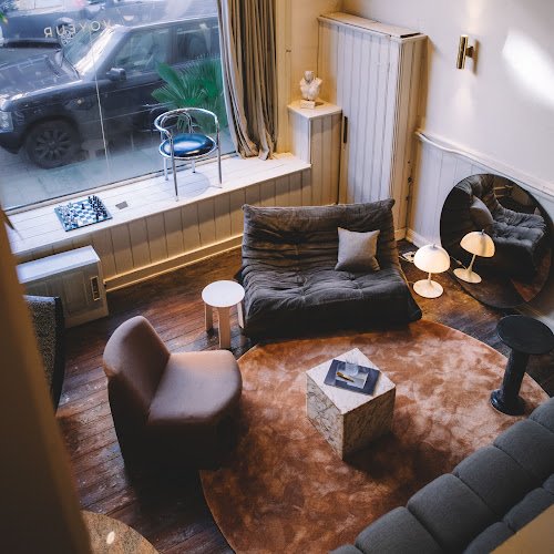 Voyeur Furniture and Studio space // vintage meubel- en studioverhuur Amsterdam