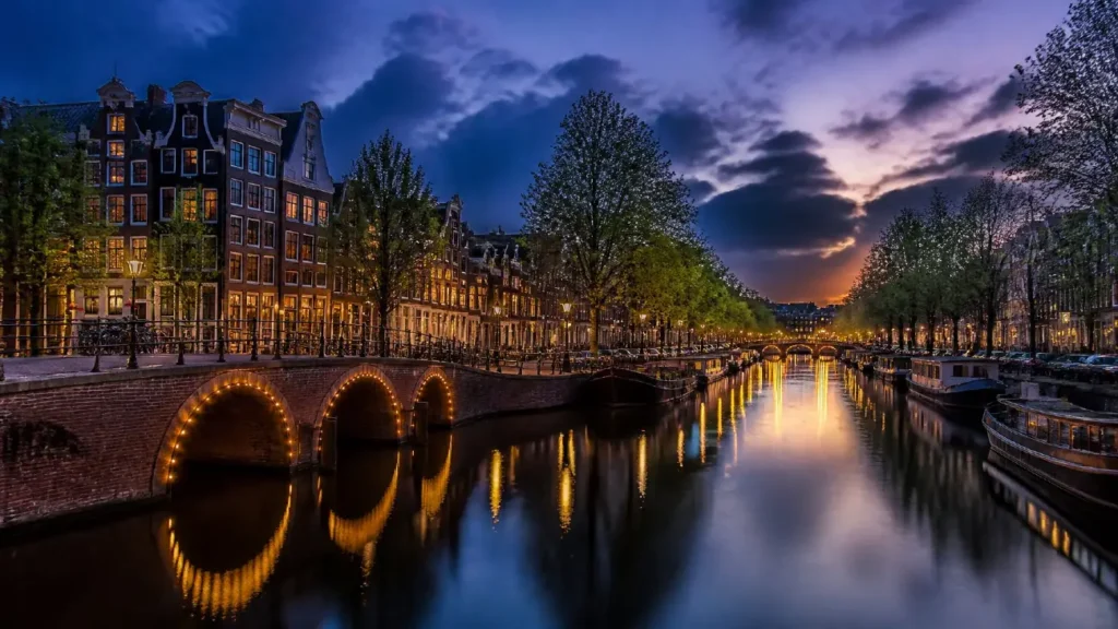 amsterdam dusk