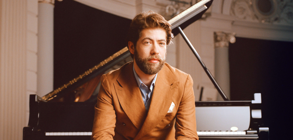 Thomas Beijer Plays the Enchanting Piano Music of Satie