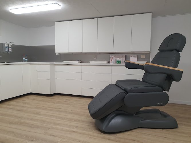 laser clinic 81