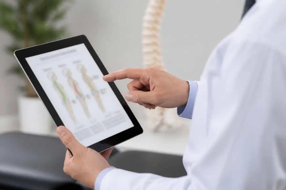 chiropractors - chiropractor-r