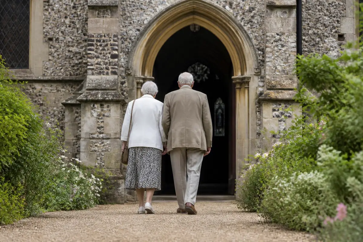 churches - elderly-visitors-en