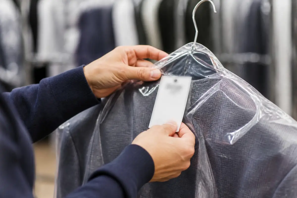 dry-cleaners - close-up-of-han (2)