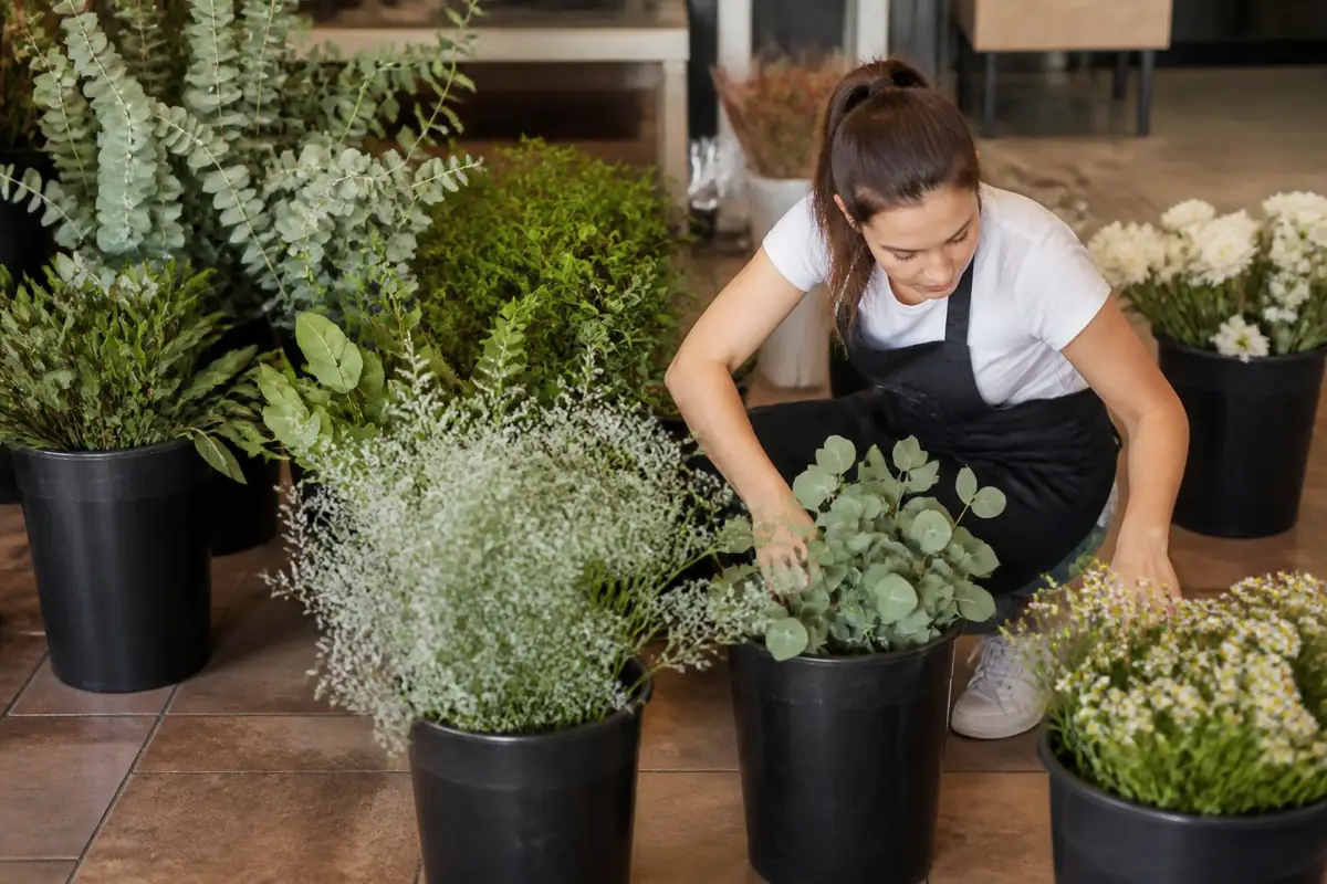 florists - florist-preparing-g