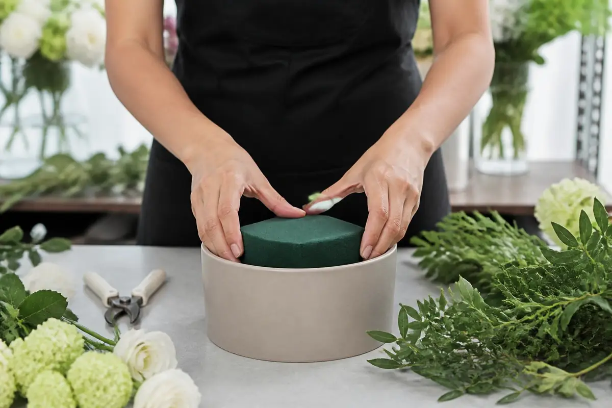 florists - hands-securing-flor