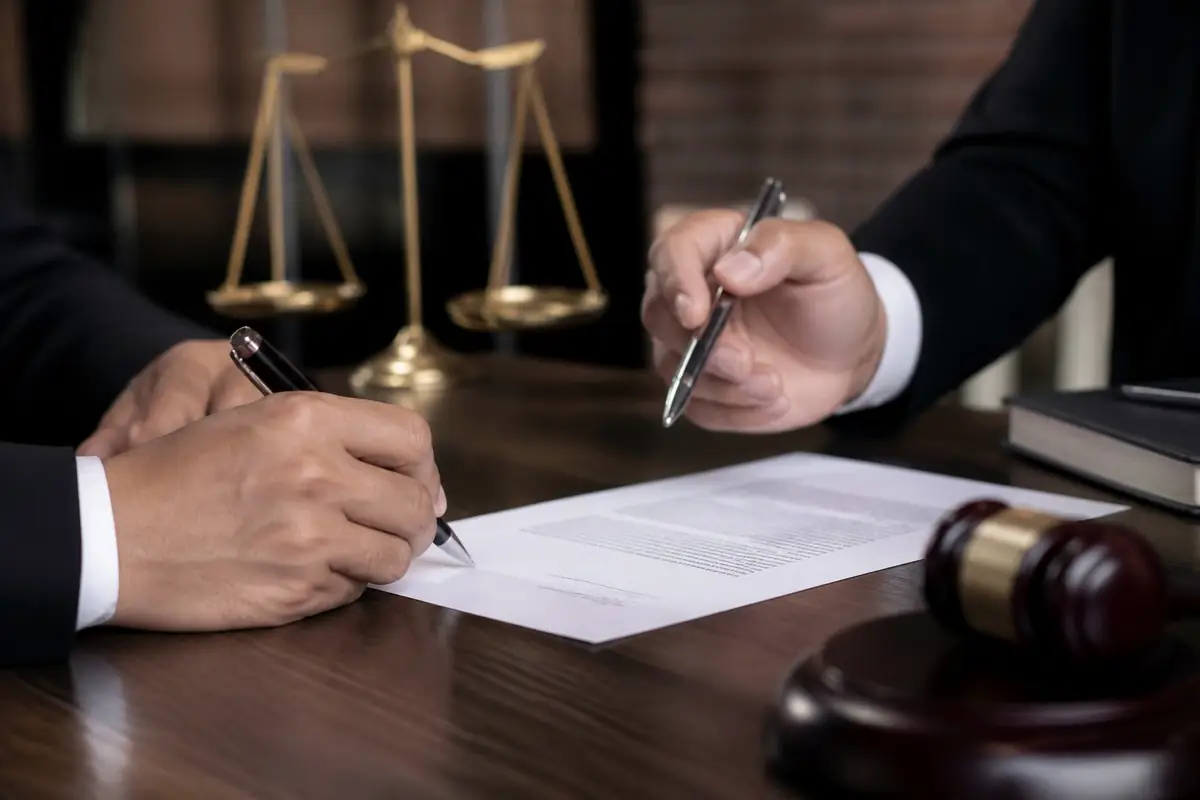 lawyer1__lawyers - attorneys - close-up_3