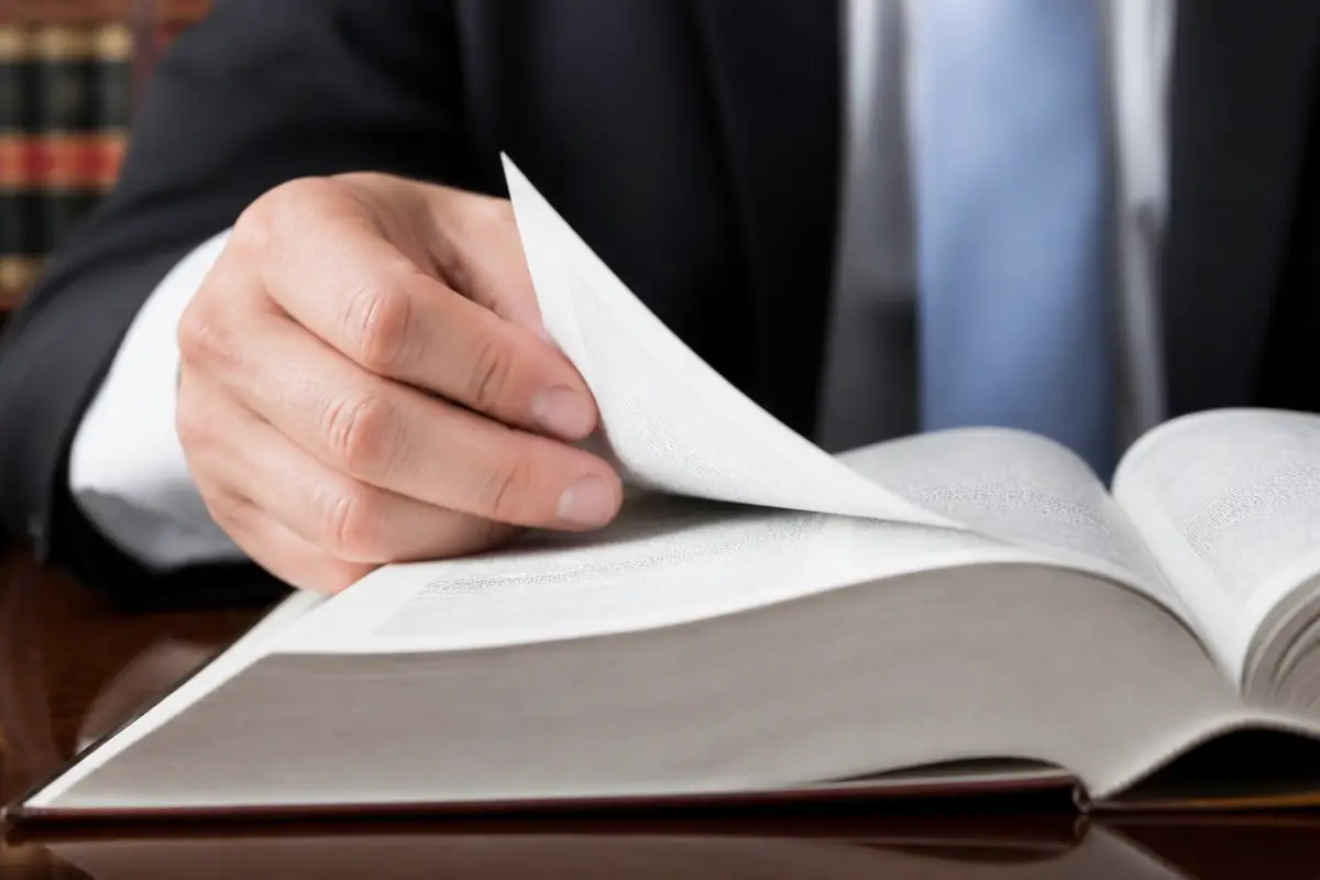 lawyer1__lawyers - attorneys - close-up_8