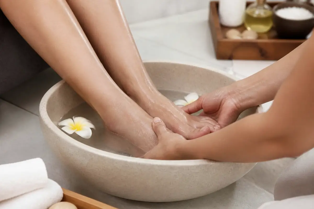 spas - close-up-of-hands-soaki