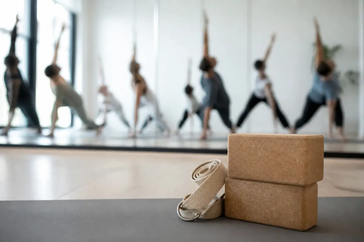 yoga-studios - blurred-class-r