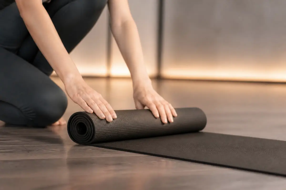 yoga__yoga-studios - close-up-of-han_2