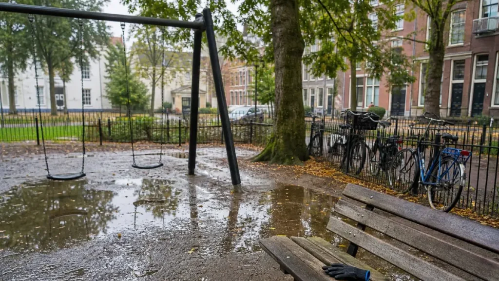 210-An-empty-swing-set-in-a-small-park