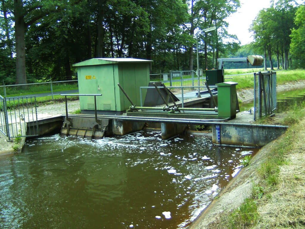 Water authority expands spraying ban to groundwater